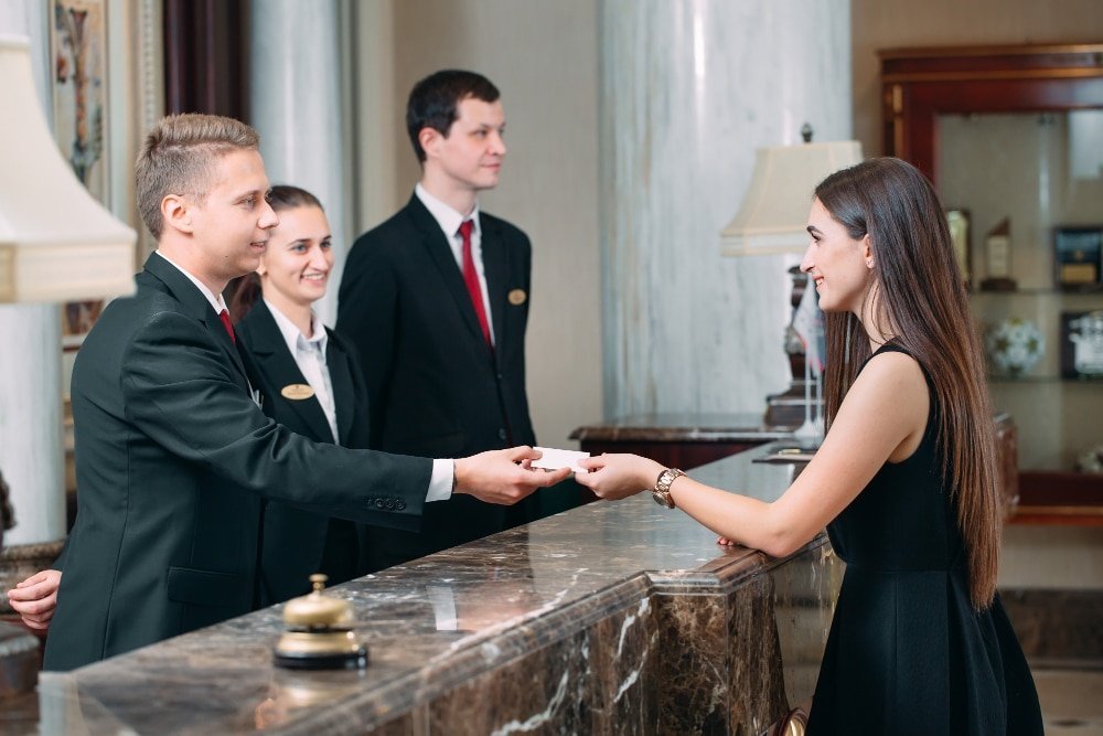 Hospitality Ausbildung Germany: hotel guest check-in
